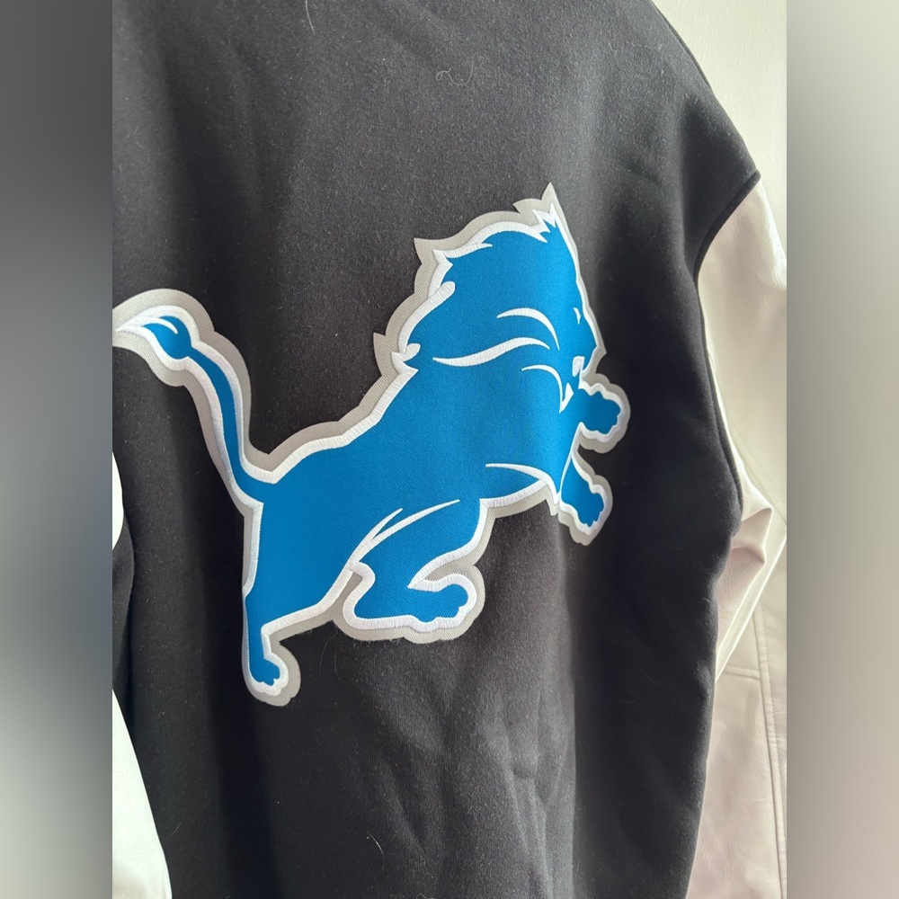 Detroit Lions Bomber Jacket Size Large - Picture 9 of 10